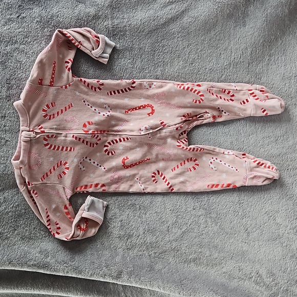 Bundle of 2 Baby Girl 6 Month Zipper Jammies - Picture 3 of 7